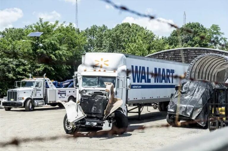 Damaged Walmart truck involved in Tracy Morgan's accident in 2014