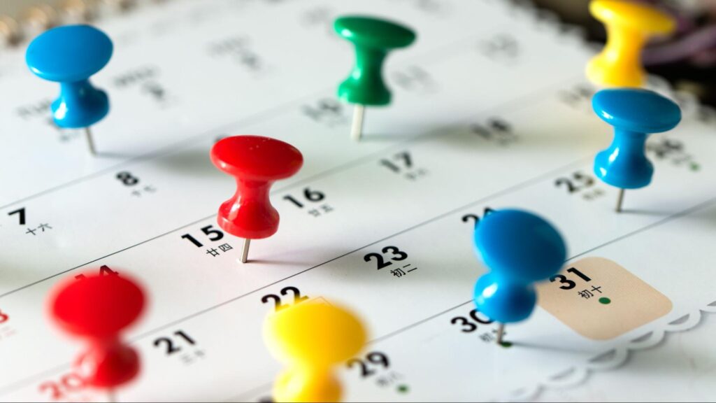 Calendar with colored pins representing Florida’s personal injury deadlines, including the 14-day PIP rule and two-year filing limit.